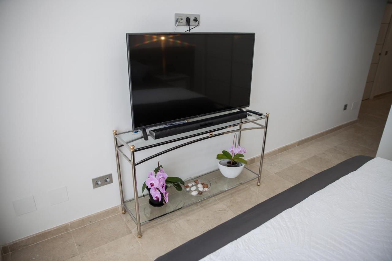 Spacious 200 Sq.M. Penthouse With Sea View Terraces 托雷莫利诺斯 外观 照片