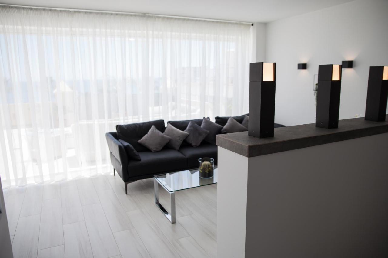 Spacious 200 Sq.M. Penthouse With Sea View Terraces 托雷莫利诺斯 外观 照片