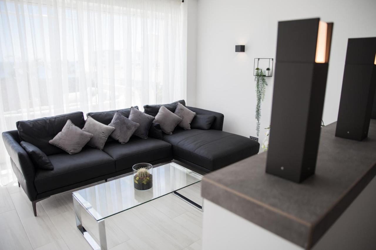 Spacious 200 Sq.M. Penthouse With Sea View Terraces 托雷莫利诺斯 外观 照片