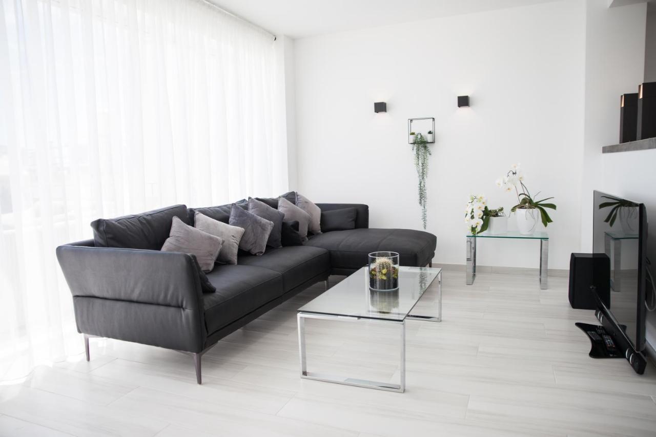 Spacious 200 Sq.M. Penthouse With Sea View Terraces 托雷莫利诺斯 外观 照片