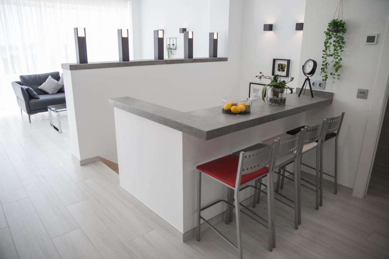 Spacious 200 Sq.M. Penthouse With Sea View Terraces 托雷莫利诺斯 外观 照片
