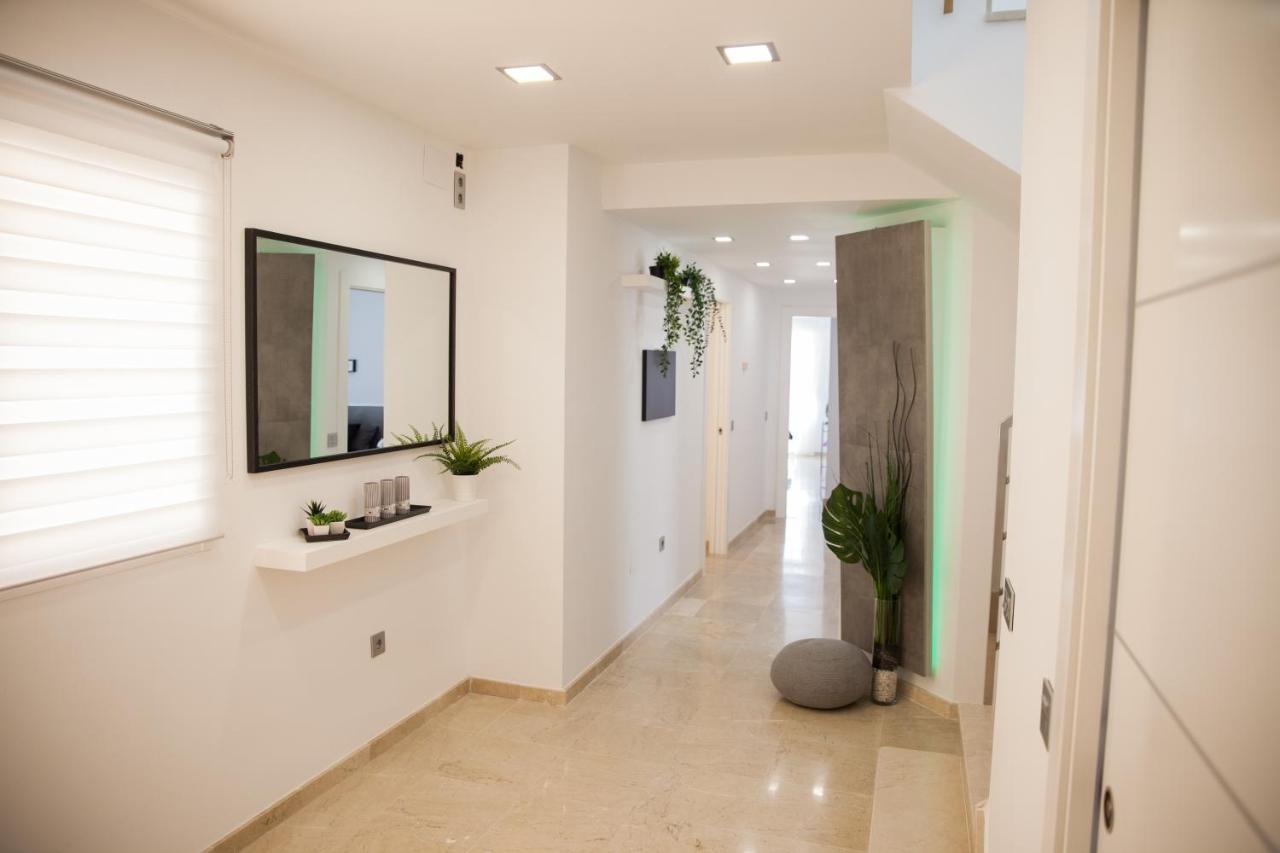 Spacious 200 Sq.M. Penthouse With Sea View Terraces 托雷莫利诺斯 外观 照片