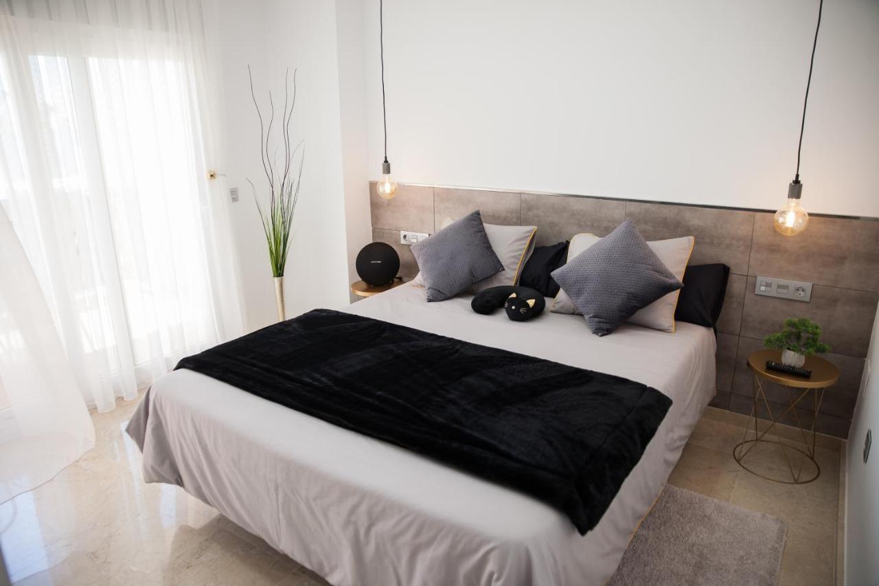 Spacious 200 Sq.M. Penthouse With Sea View Terraces 托雷莫利诺斯 外观 照片