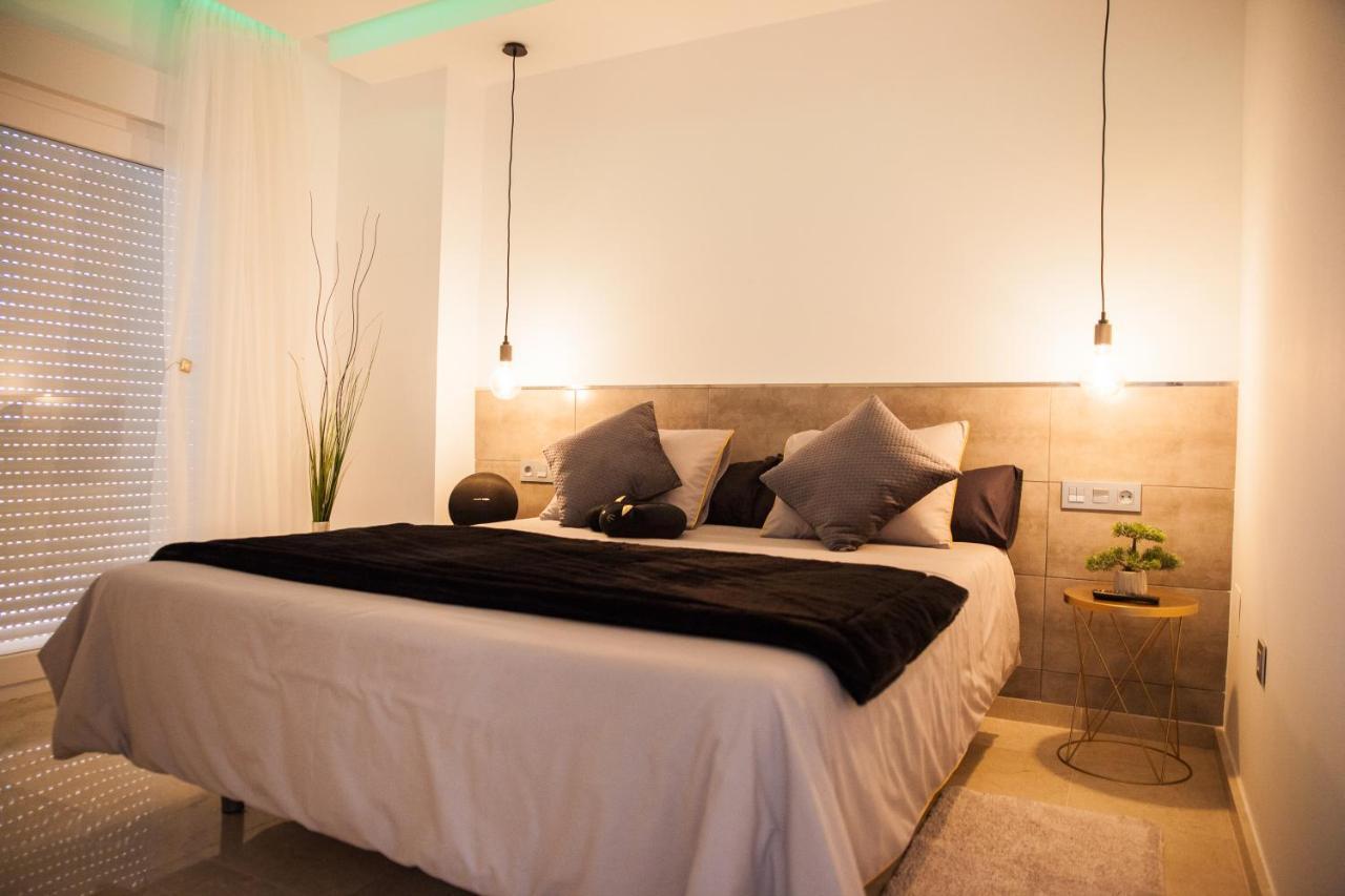 Spacious 200 Sq.M. Penthouse With Sea View Terraces 托雷莫利诺斯 外观 照片