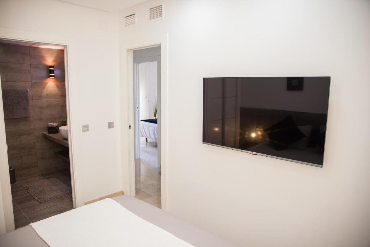 Spacious 200 Sq.M. Penthouse With Sea View Terraces 托雷莫利诺斯 外观 照片